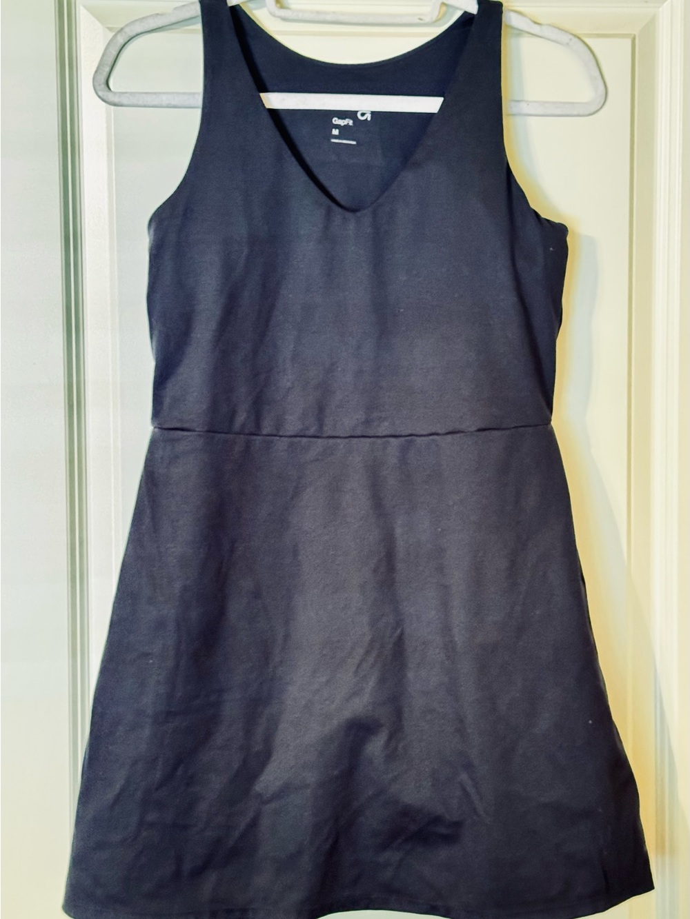 GapFit Women's Black Athletic V-Neck Dress w/ Attached Shorts w/ Pocket‎ Sz M